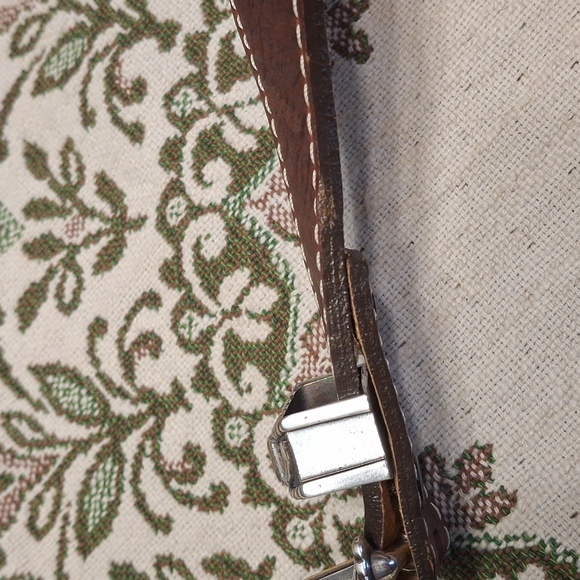 Elegant Brown Leather Belt with Silver Buckle - Picture 16 of 16